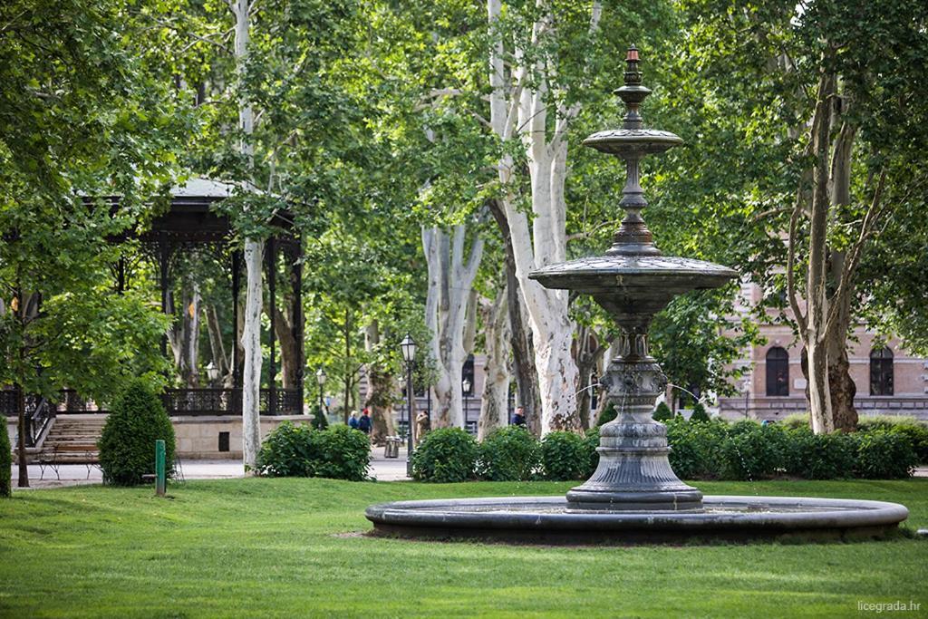 Local Heart At Main Square And Zrinjevac Park! Lejlighed Zagreb Eksteriør billede